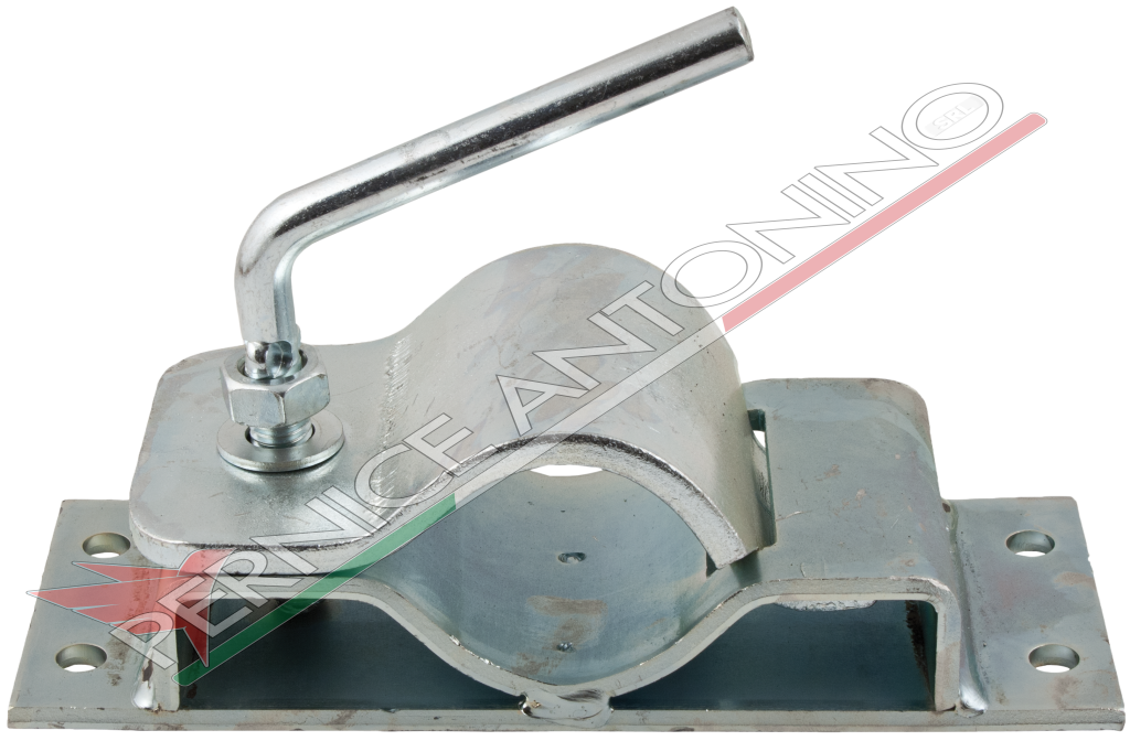 Adjustable clamp for clamping